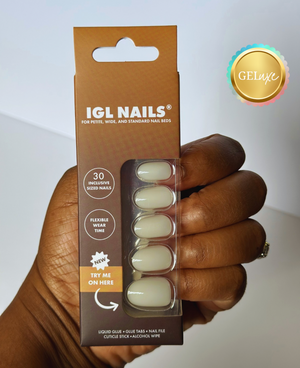 Lila Geluxe™ Nails – Classic White Short Round