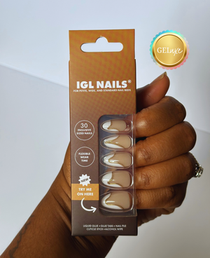 Tanya Geluxe™ Nails – White and Gold Abstract Design