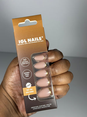 Sophia Geluxe™ Nails – Nude Almond with Gold Accent